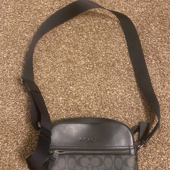 Cross Body Coach - Picture 3 of 3